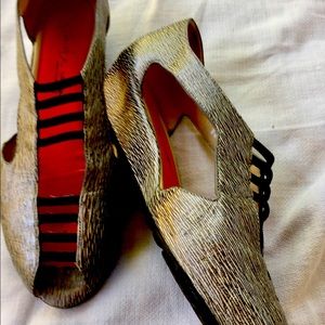 Pas de Rouge Italian wedge shoes open toes US fits size 9 metallic color silver